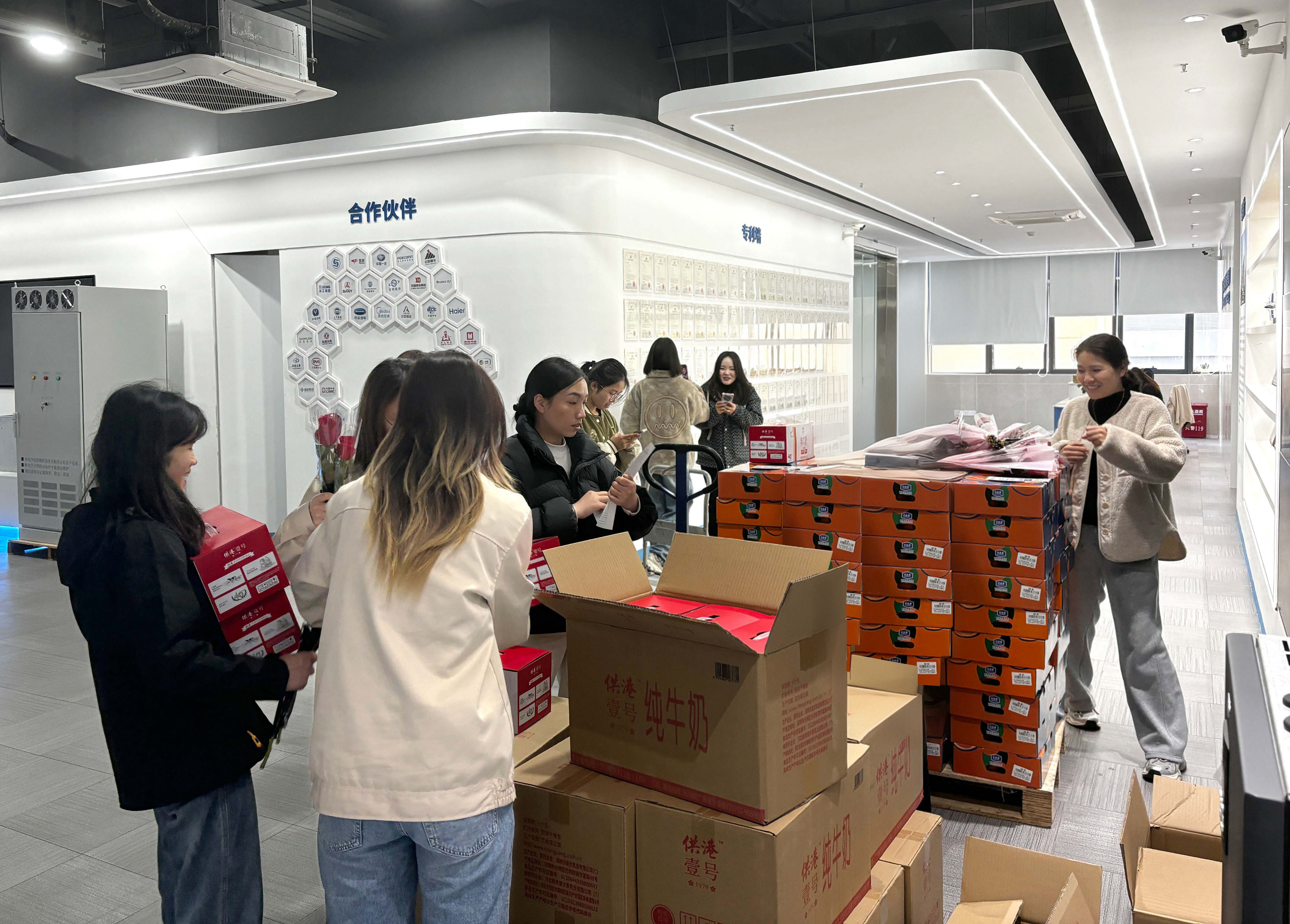 67361c顶级游戏娱乐华腾女神节特辑：巾帼不让须眉，女神节，愿快乐如影随形，绽放你的独特光芒！