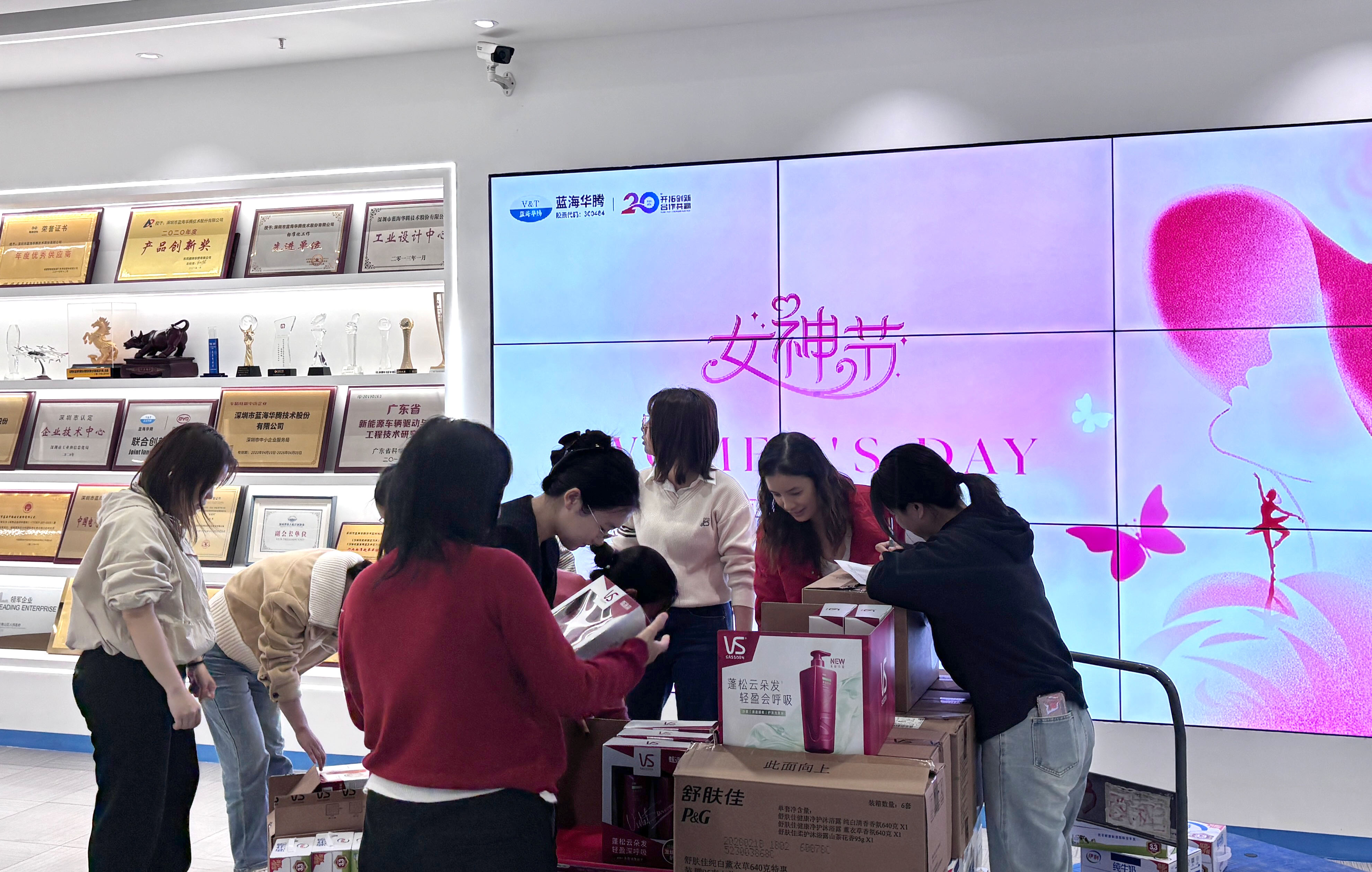 67361c顶级游戏娱乐华腾女神节：铿锵玫瑰，共赴星辰新程！